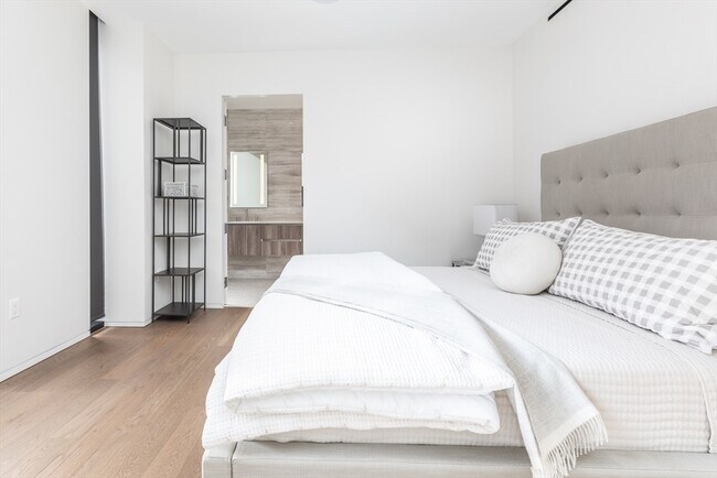 Building Photo - 10 Farnsworth St