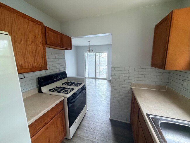 Building Photo - 30058 Halecreek St