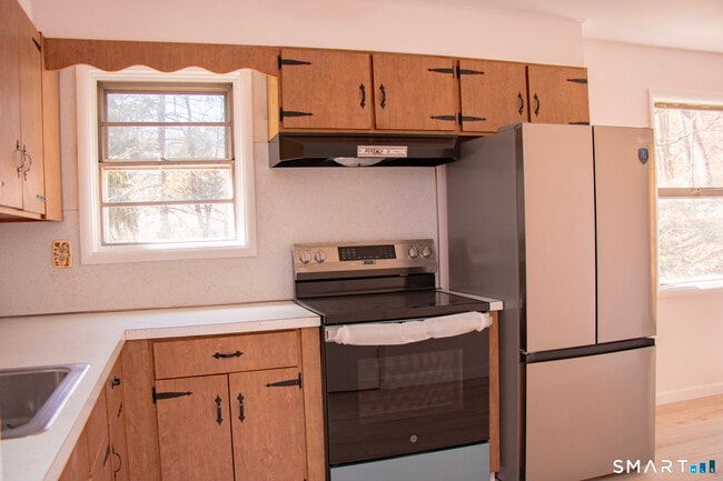 Building Photo - 5 Assumption St