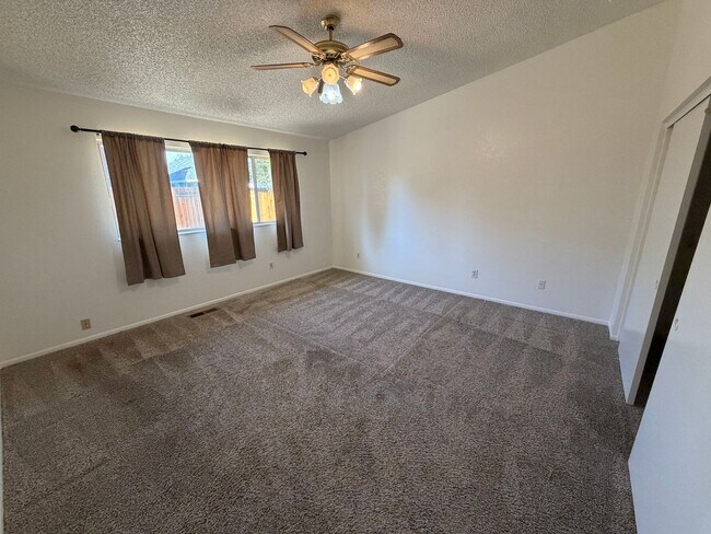 Building Photo - Cute 3 Bedroom Home in Sparks!