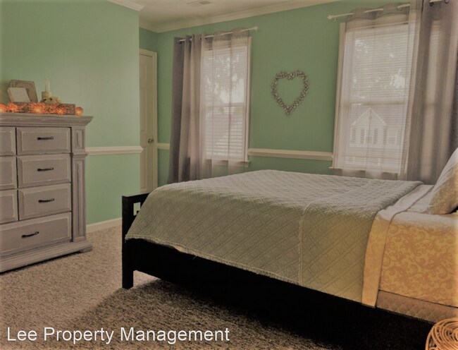Building Photo - 4 br, 2.5 bath House - 124 Dunn Circle