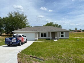 Building Photo - Silver Springs Shores - Welcome Home