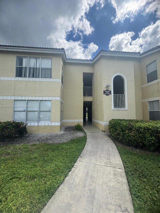 Primary Photo - 12730 Vista Isles Dr