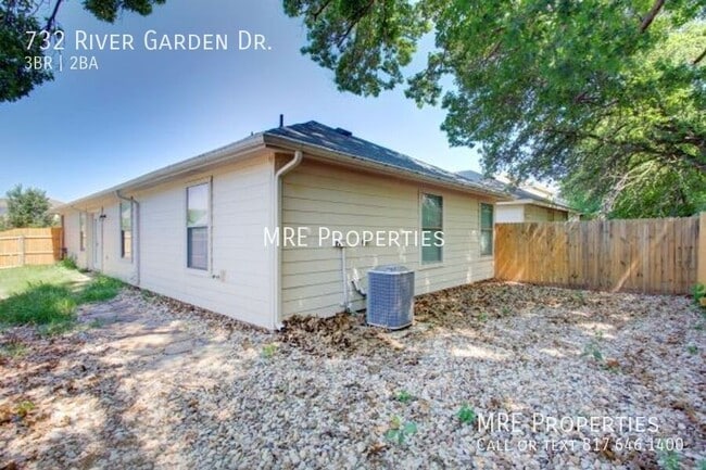Building Photo - 732 River Garden Dr