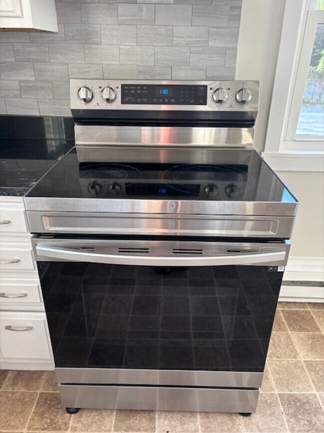 Building Photo - 3 Bedroom 1.5 Bathroom Available in Manheim!