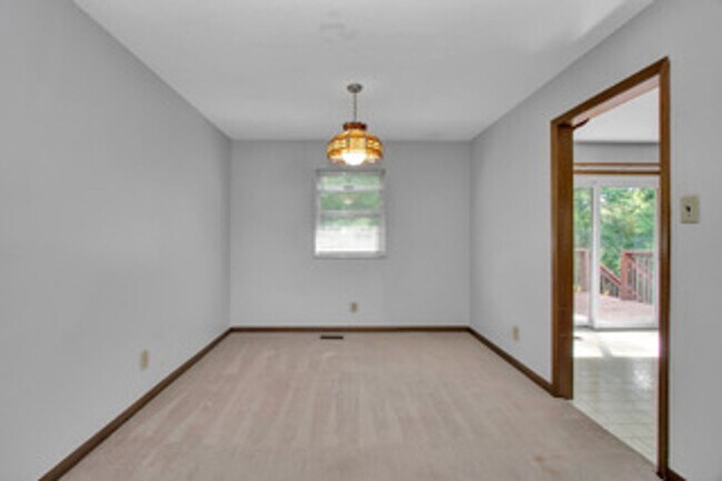 Building Photo - Knoxville 37934 - Split-level Home with 4 Bedrooms, 2 Baths & a 2-car garage. Call Lisa Vineyard ...
