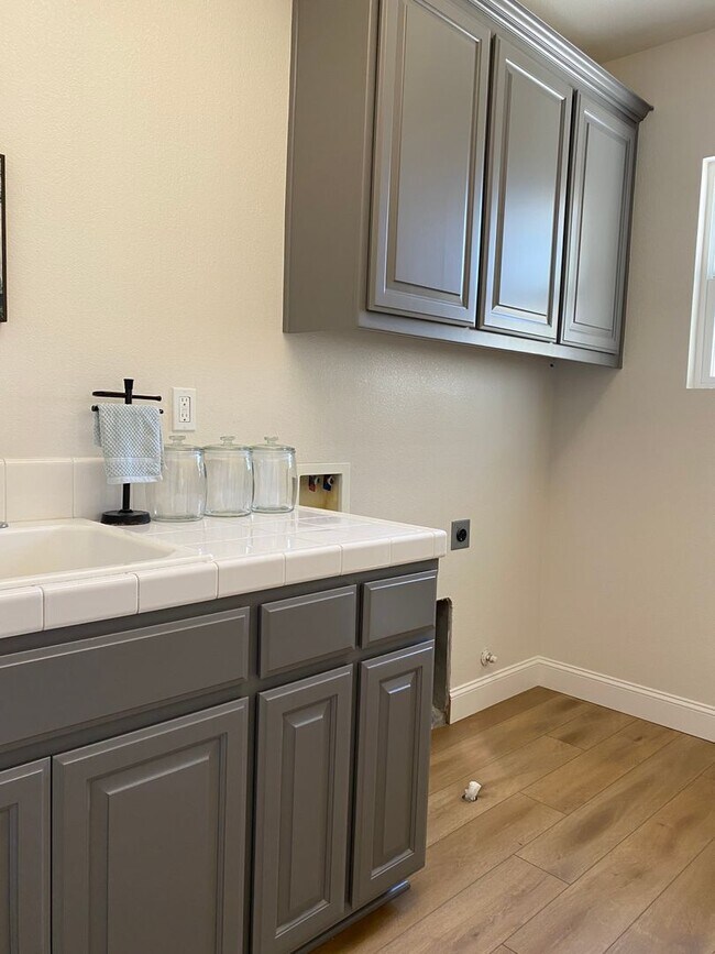 Building Photo - BEAUTIFUL TWO STORY MERCED HOME FOR RENT!