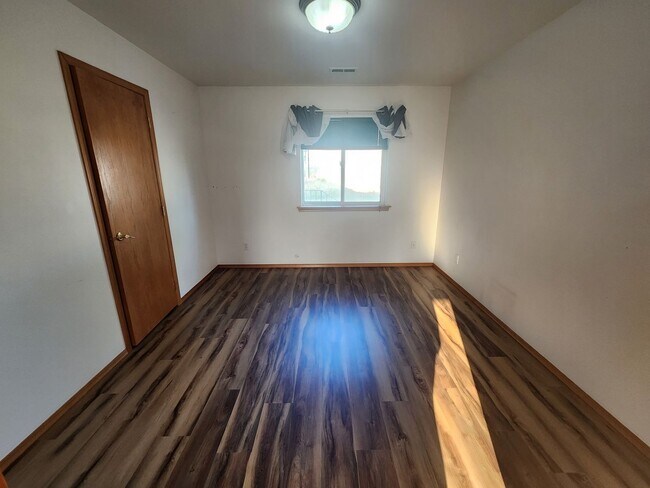 Building Photo - Panoramic Rattlesnake Hills View Home on N...