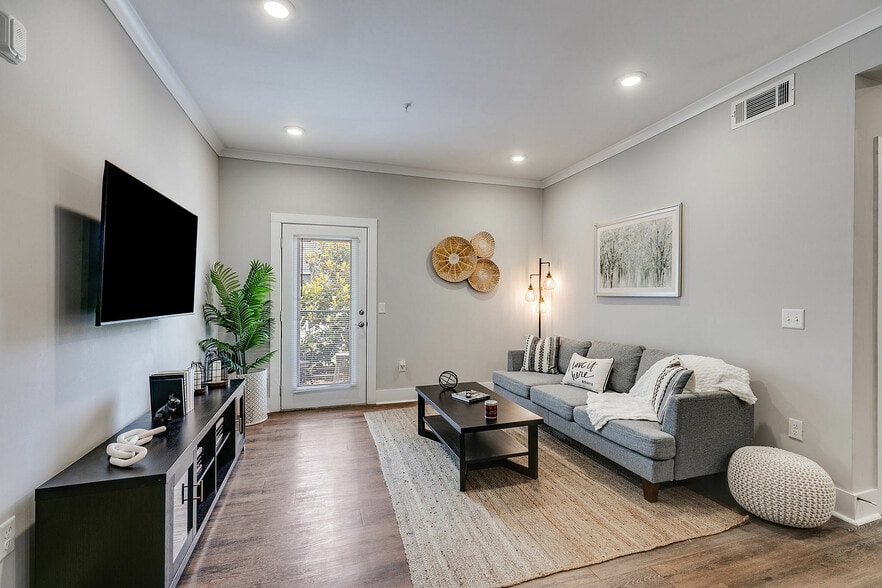 Building Photo - Paragon Luxury Apartments