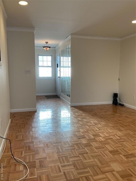 Building Photo - 430 Somerset Dr