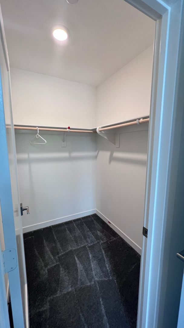 Building Photo - Beautiful furnished 4 bedroom Townhouse!