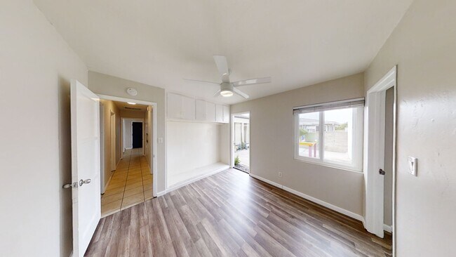 Building Photo - 5BD/2BA, Easy Walk to Campus!! (Lease out,...