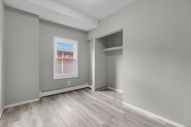 Building Photo - 43 Seyms St