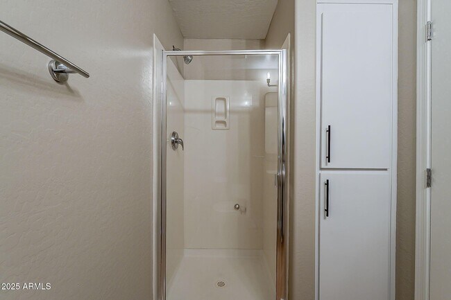 Building Photo - 615 E Portland St