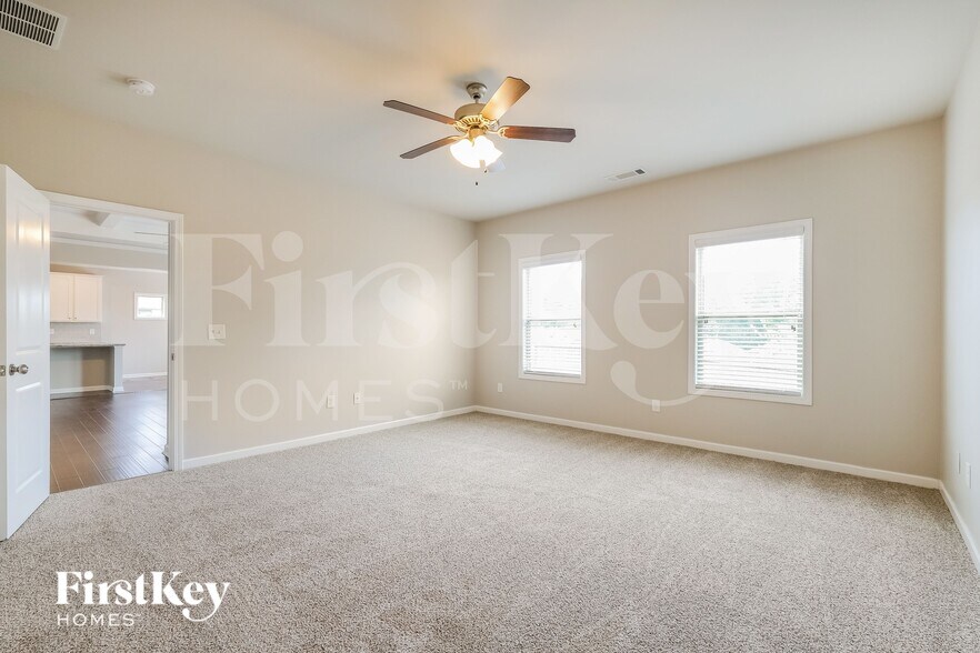 Building Photo - 4475 Clubside Dr