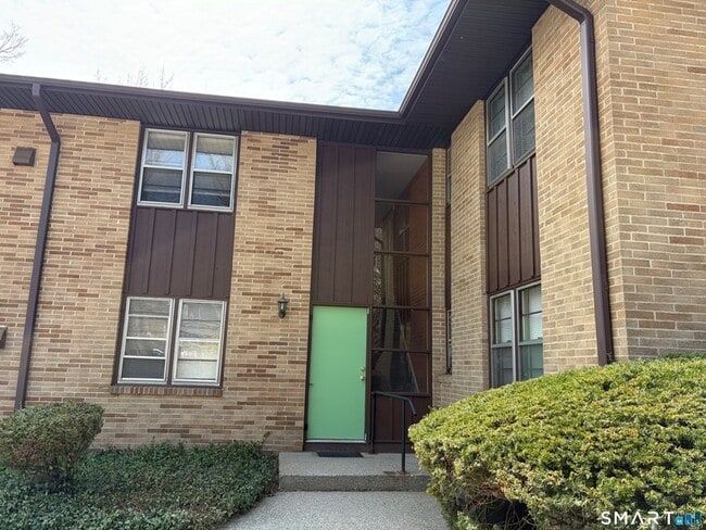 Building Photo - 888 Main St