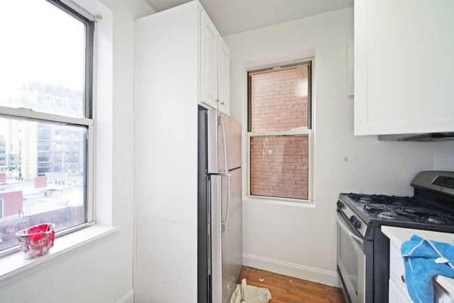 Building Photo - 57 Sip Ave