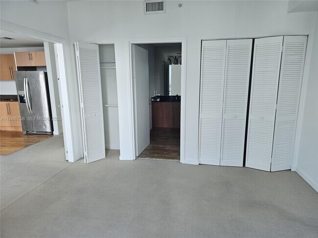 Building Photo - 300 S Biscayne Blvd