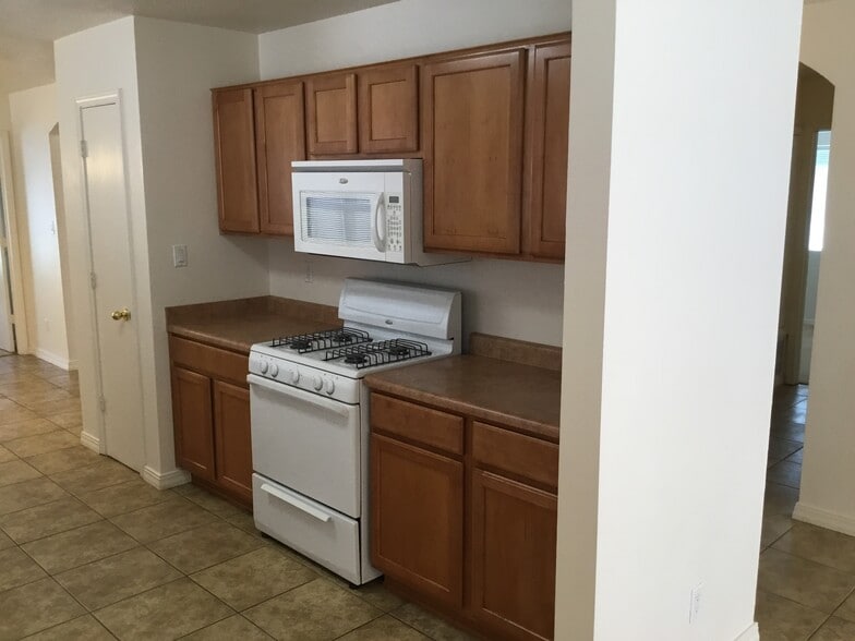 Building Photo - 1740 Sierra Norte Loop NE