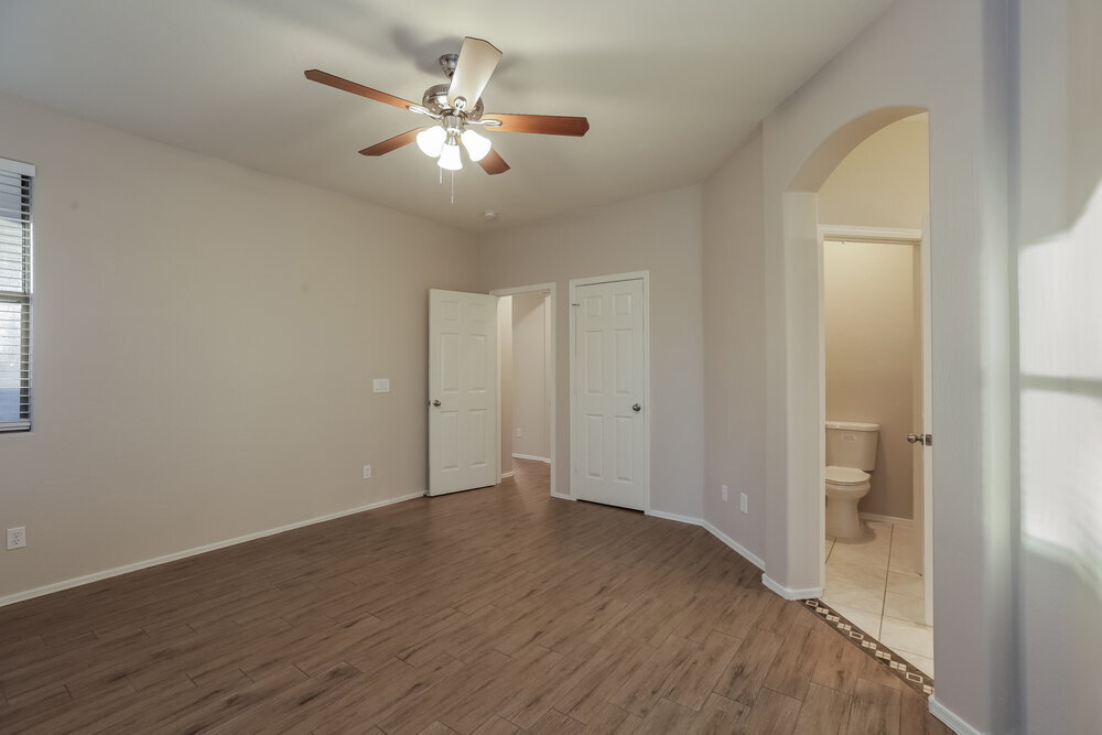 Building Photo - 2427 E Glass Ln