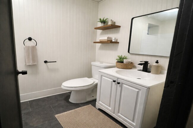 Building Photo - 7357 S St Lawrence Ave