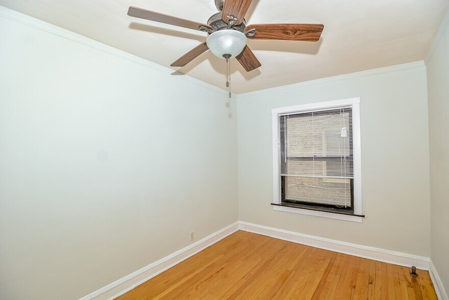 Building Photo - 2111 W Ainslie St