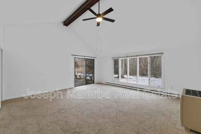 Building Photo - 8 Honey Hill Ln