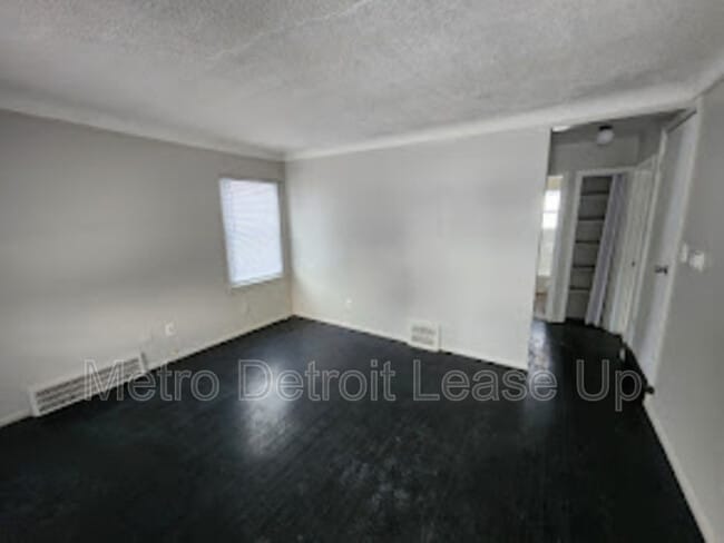 Building Photo - 12000 Plainview Ave