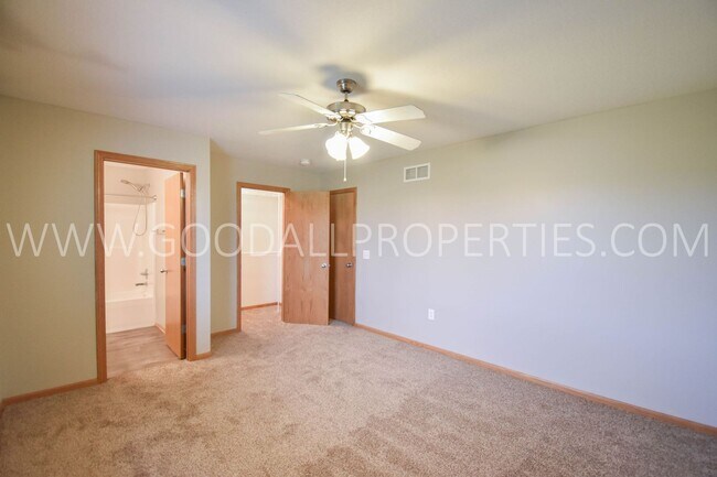 Building Photo - Great 3 Bedroom, 2.5 Bathroom Home in Ankeny