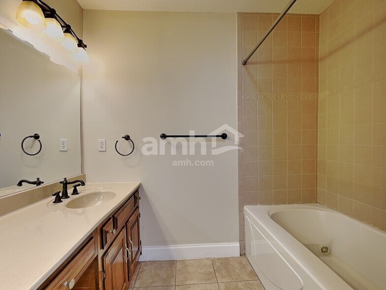 Building Photo - 721 Mize Farm Ct