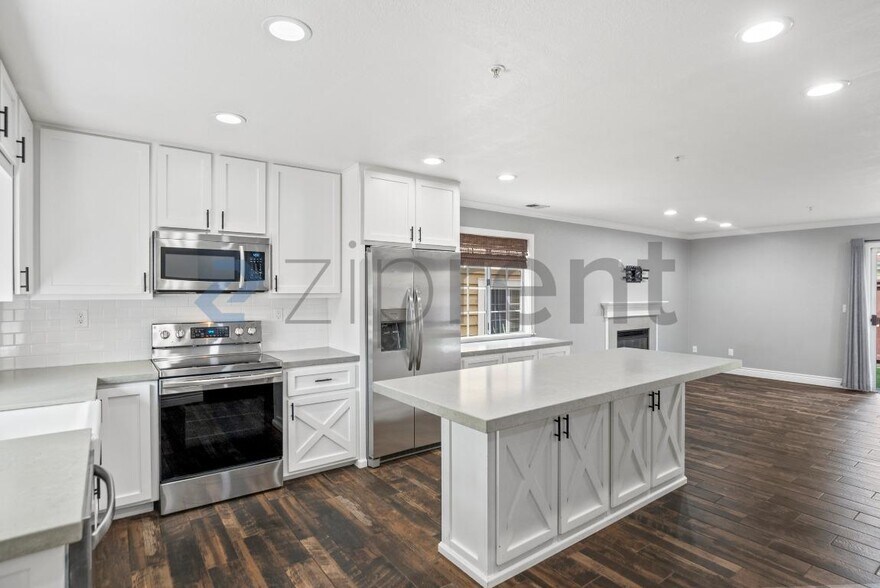 Building Photo - 5045 Hiller Ln