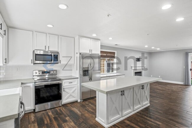 Building Photo - 5045 Hiller Ln