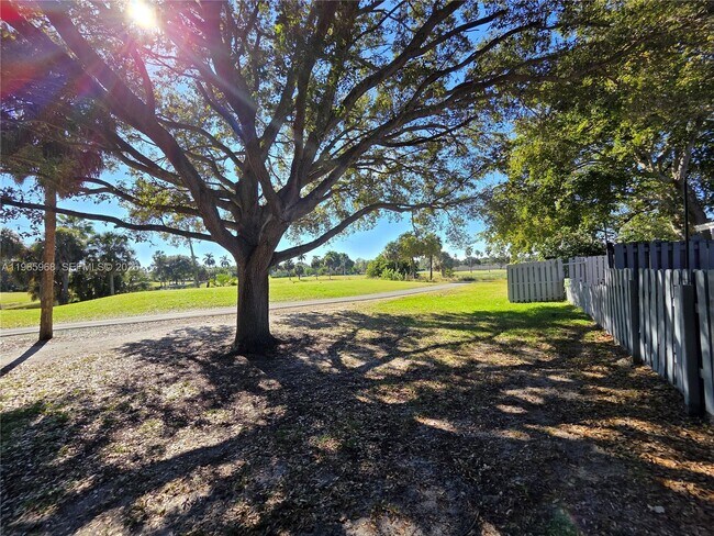 Building Photo - 8044 NW 41 Ct