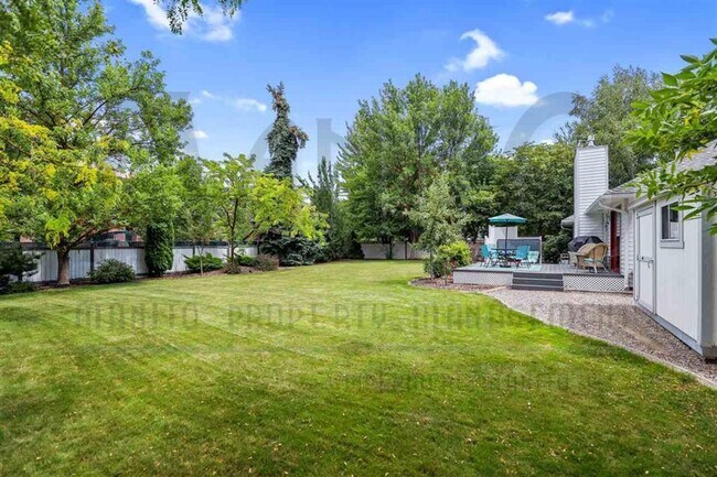 Building Photo - **COMING SOON** Spacious South Hill Rancher