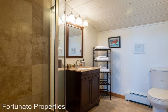 Building Photo - 3 br, 4 bath House - 867 Airport Road Unit 10