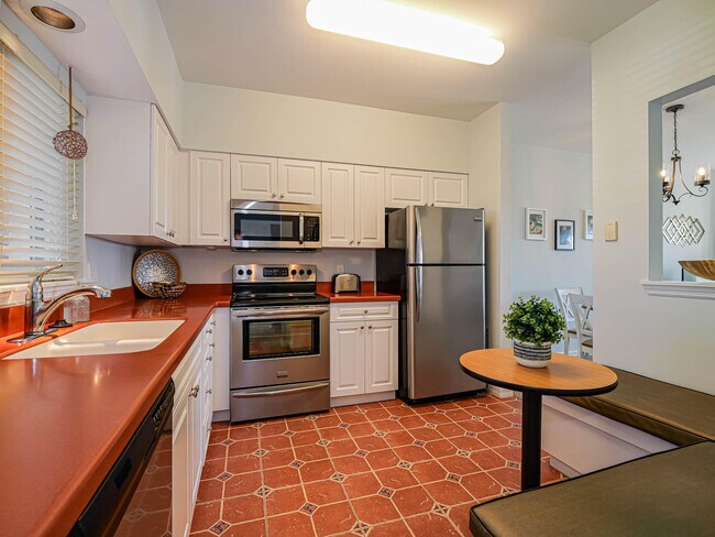 Building Photo - 5010 Harmony Cir