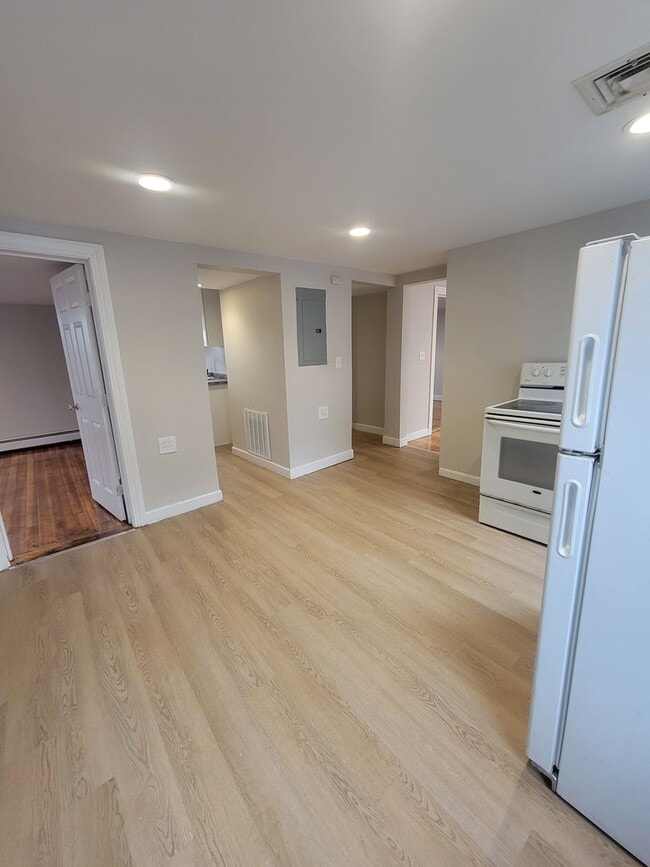 Building Photo - 15 Broadway-Unit 2