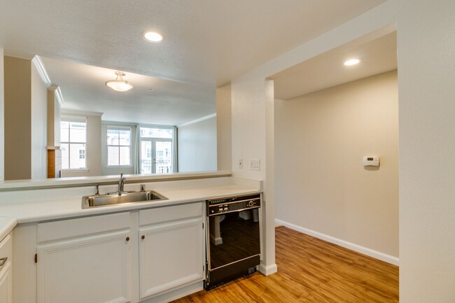 Building Photo - 550 Ortega Ave Apt B421 Awesome Penthouse ...