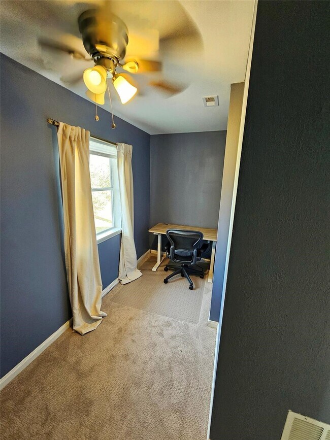Building Photo - 9738 Braesmont Dr
