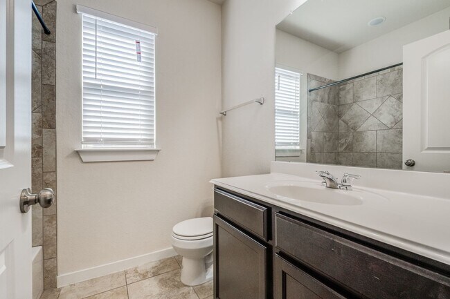 Building Photo - 3 Bedroom/2 Bath Bricewood Subdivision