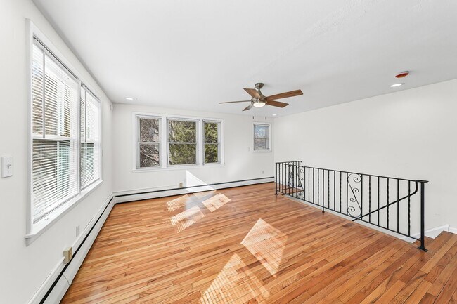 Building Photo - 709 Morgan Ave