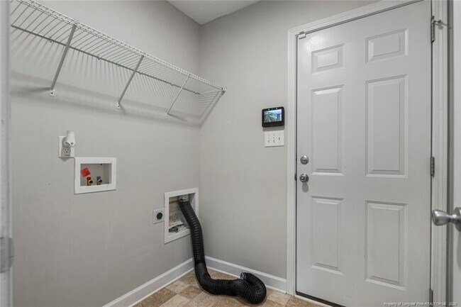 Building Photo - 2105 Calista Cir