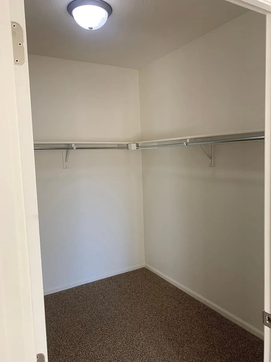 Building Photo - 2803 Kansas Dr