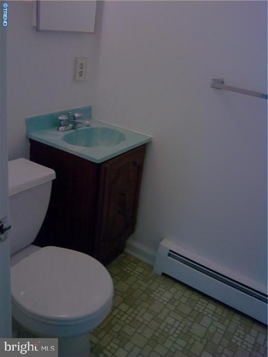 Building Photo - 922 Delmont Dr