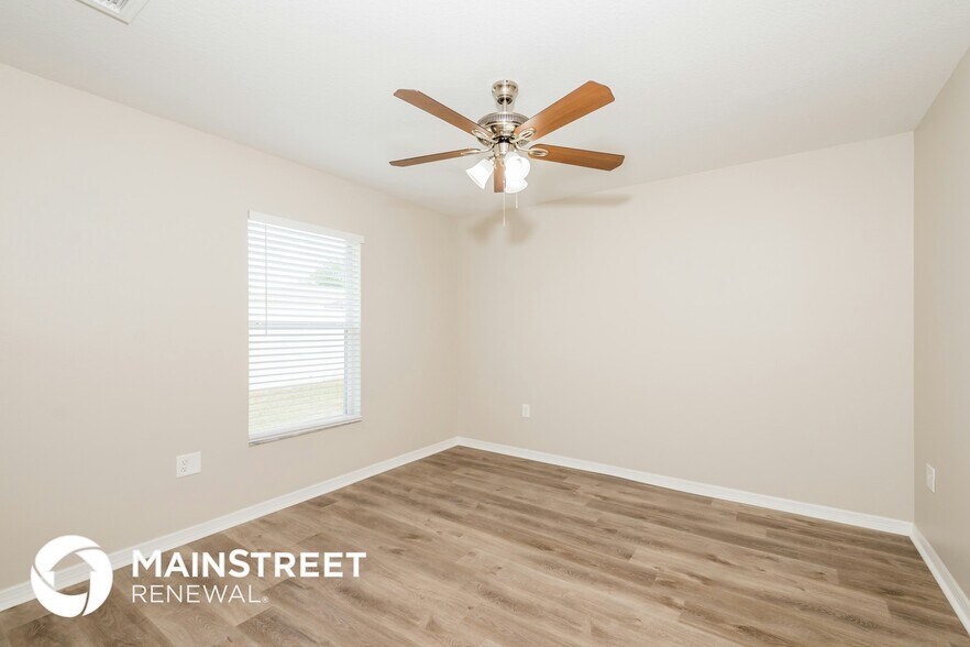 Building Photo - 9310 27th Ave E