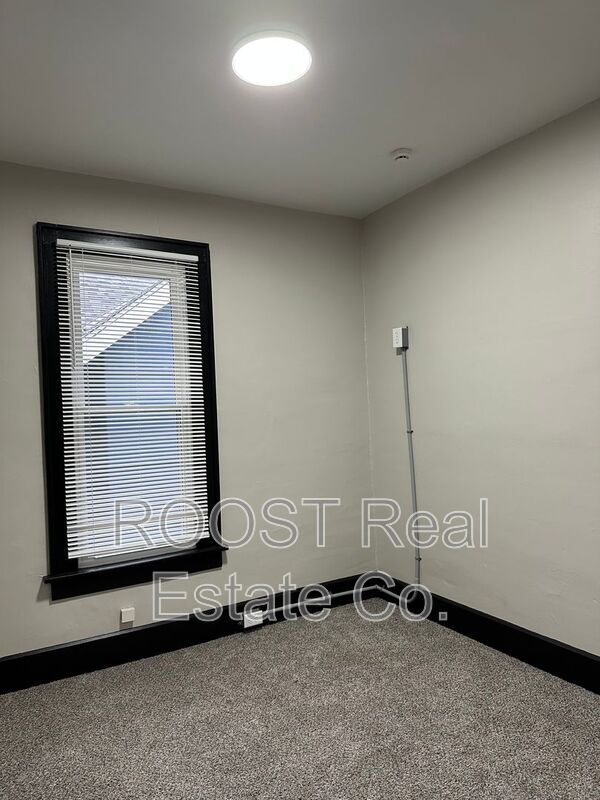 Building Photo - 98-100 N Hague Ave