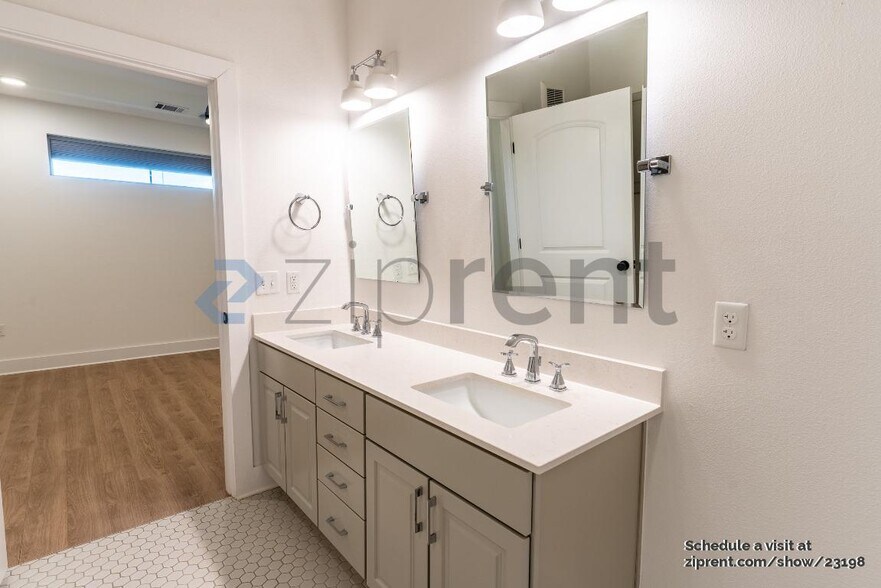 Building Photo - 4704 Sunset Trail