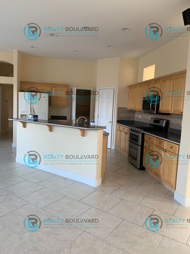 Building Photo - Beautiful 3 Bedroom, 2Bath, 3 Car Garage home in South Reno With Large Back Yard and Hot Tub!