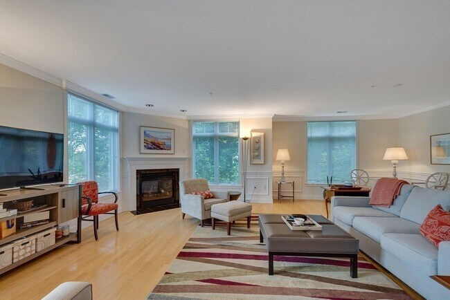 Building Photo - 20 Northwood Dr