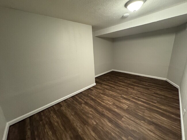 Building Photo - “Room to Grow!” — Spacious 3 Bed + Bonus Rooms in Pawnee